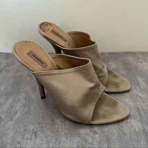 Yeezy Season 6 Taupe Mule Heels size 7